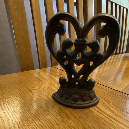 Cast iron heart scroll - cast, brown