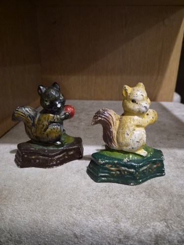 Vintage cast iron squirrel - cast,