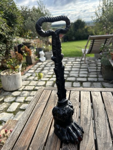 Antique cast iron - cast, lion