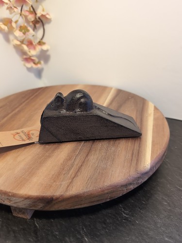 Cast iron mouse - , door