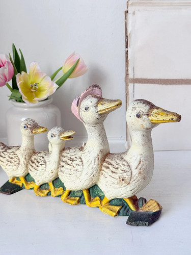 Vintage cast iron family - cast,